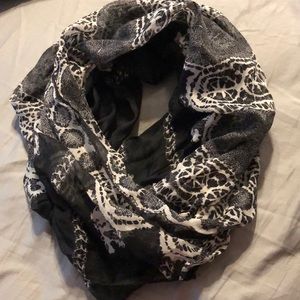 Back and white infinity scarf